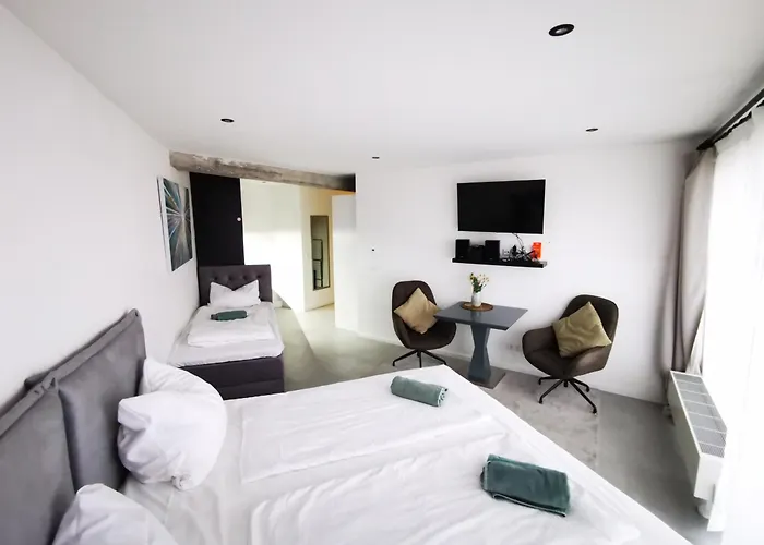 HH 06 by ROCKCHAIR - SUPERHOST Status - Modernes Apartment mit sonnigem Balkon&premium Boxspringbetten in Winterhude - Hamburg Top Geheimtipp